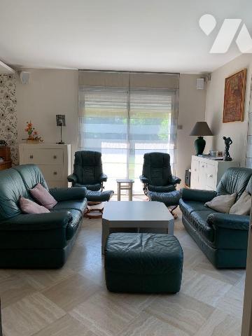 A VENDRE, dans un cadre de verdure, en sortie de bourg, à 15 min de MAYENNE, nous proposons à l...