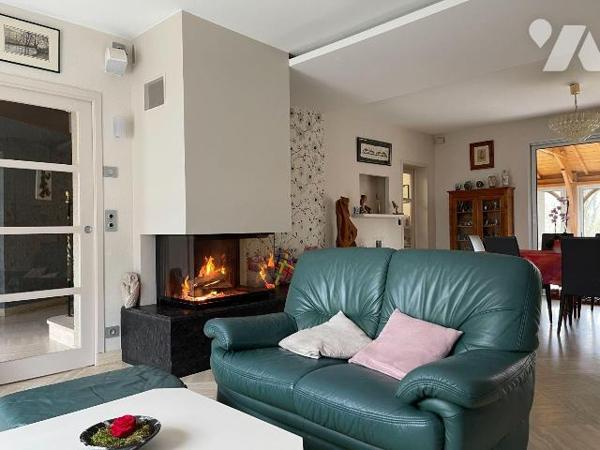 A VENDRE, dans un cadre de verdure, en sortie de bourg, à 15 min de MAYENNE, nous proposons à l...