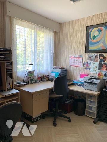 A VENDRE, dans un cadre de verdure, en sortie de bourg, à 15 min de MAYENNE, nous proposons à l...