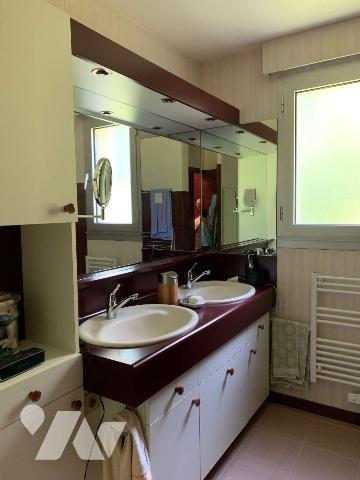 A VENDRE, dans un cadre de verdure, en sortie de bourg, à 15 min de MAYENNE, nous proposons à l...