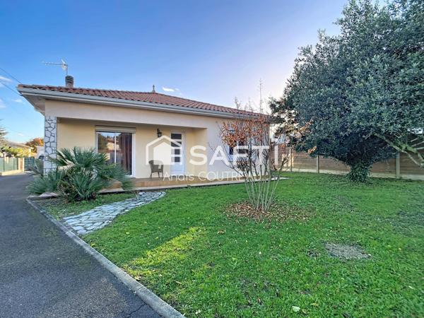 CHARMANTE MAISON DE PLAIN PIED AVEC PISCINE PROCHE DU CENTRE VILLE