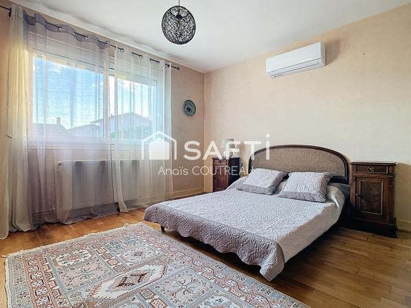 CHARMANTE MAISON DE PLAIN PIED AVEC PISCINE PROCHE DU CENTRE VILLE