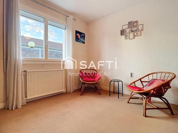 CHARMANTE MAISON DE PLAIN PIED AVEC PISCINE PROCHE DU CENTRE VILLE