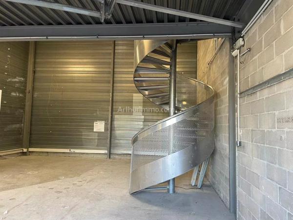 Location                                                      Local commercial
                        
                                         140 m2                     à Champlan