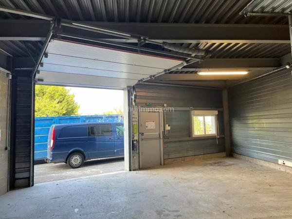 Location                                                      Local commercial
                        
                                         140 m2                     à Champlan
