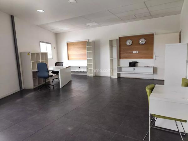 Location                                                      Local commercial
                        
                                         140 m2                     à Champlan