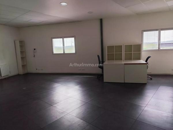 Location                                                      Local commercial
                        
                                         140 m2                     à Champlan