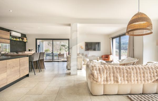 Maison Contemporaine de 6 pièces - Coublevie - 153 m2