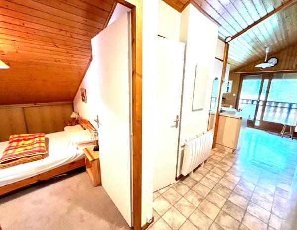 Appartement 2 pièces cabine de 49m2 utile au dernière étage, avec cave, place de parking privatif, vue dégagée et sans vis à vis