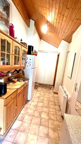 Appartement 2 pièces cabine de 49m2 utile au dernière étage, avec cave, place de parking privatif, vue dégagée et sans vis à vis