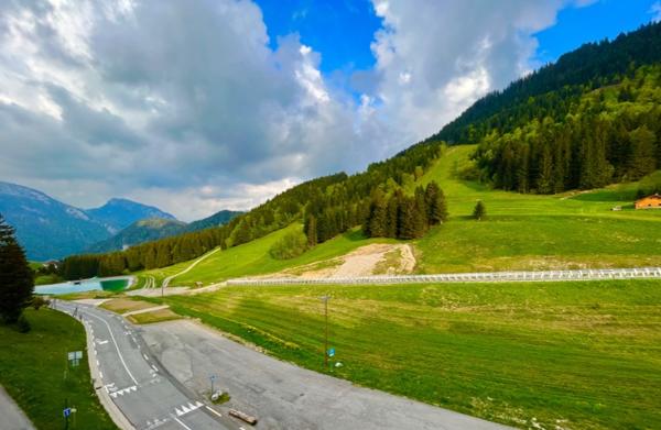 Appartement 2 pièces cabine de 49m2 utile au dernière étage, avec cave, place de parking privatif, vue dégagée et sans vis à vis