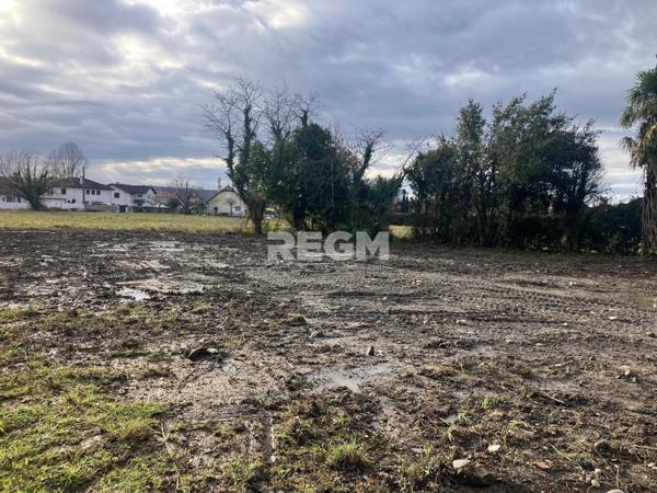Lescar (64230) Terrain Plat Viabilisé 705m2 Lescar