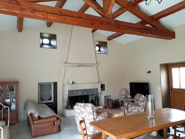 Maison spacieuse et moderne avec cachet de la pierre à Fontaines – Proche de Fontenay-le-Comte