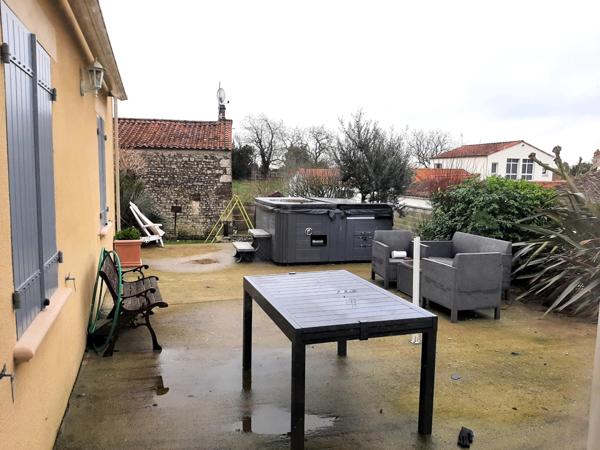 Maison spacieuse et moderne avec cachet de la pierre à Fontaines – Proche de Fontenay-le-Comte