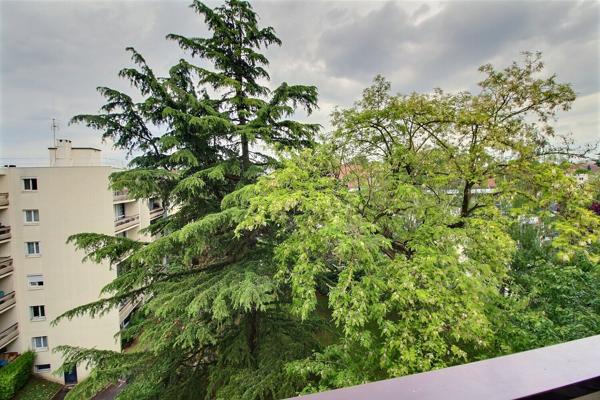 Superbe appartement 4 pièces 69.43 m² au dernier étage avec vue sur jardins à Massy Centre Ville