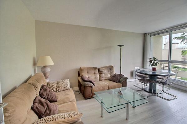Superbe appartement 4 pièces 69.43 m² au dernier étage avec vue sur jardins à Massy Centre Ville