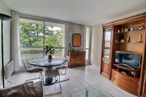 Superbe appartement 4 pièces 69.43 m² au dernier étage avec vue sur jardins à Massy Centre Ville