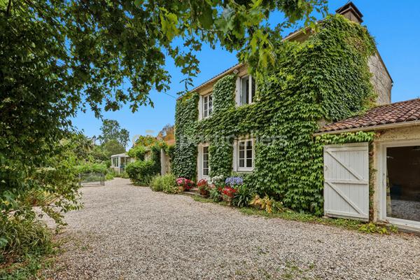 Vente
                Maison270 m² - 7 Pièces -
                    MACHECOUL SAINT MEME (44270)