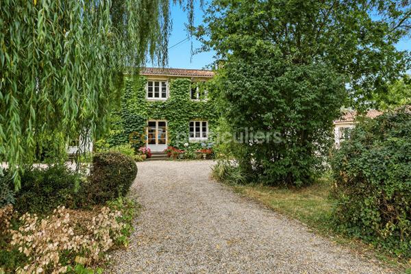 Vente
                Maison270 m² - 7 Pièces -
                    MACHECOUL SAINT MEME (44270)