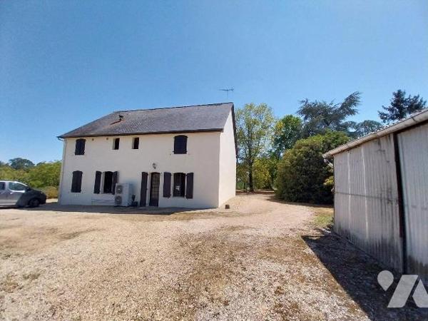 Port-Brillet, en Mayenne (53), A 20 Kms de LAVAL. Belle propriété d'env. 230 m2 habitable situé...