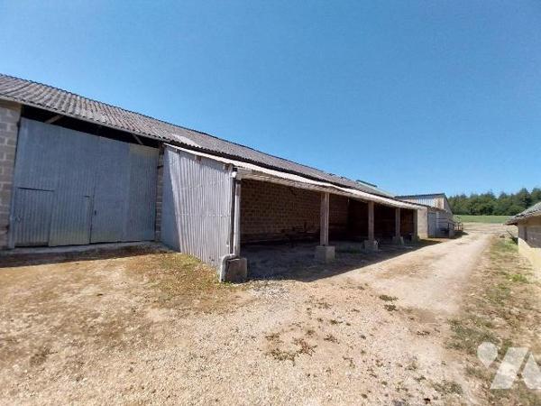 Port-Brillet, en Mayenne (53), A 20 Kms de LAVAL. Belle propriété d'env. 230 m2 habitable situé...