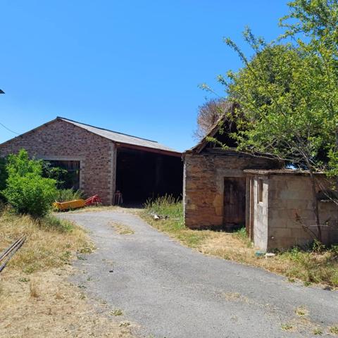 Idéalement située dans la charmante commune de Goutrens à 5mn de Rignac et 10mn de Saint-Christophe-Vallon