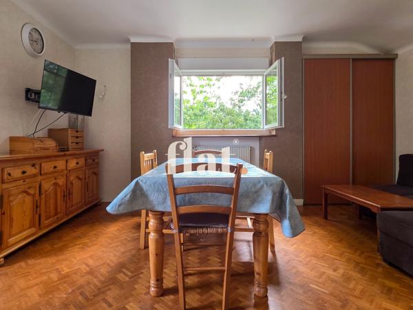 Appartement
                                                                                                                                                                                                                                                                                                                        4 pièce(s)                                                                                                                                                                                                          3 chambre(s)                                                                                                                                                                                                          85  m²
