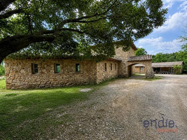 Elégante Propriété en pierres avec double habitation et fort potentiel