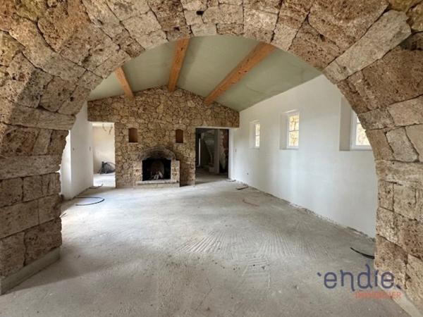 Elégante Propriété en pierres avec double habitation et fort potentiel