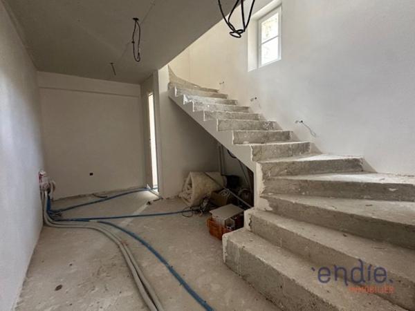 Elégante Propriété en pierres avec double habitation et fort potentiel