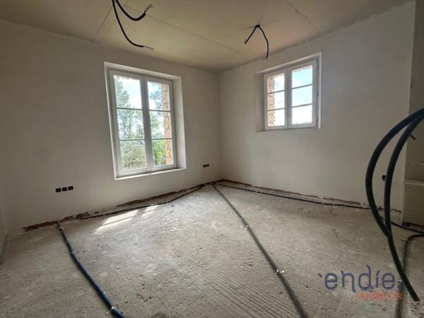 Elégante Propriété en pierres avec double habitation et fort potentiel