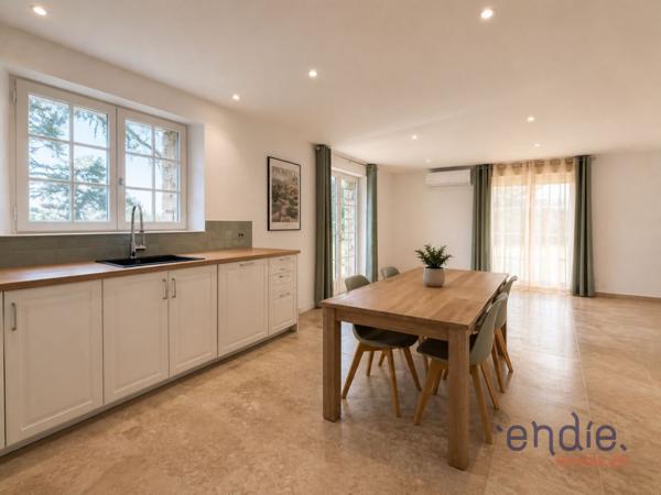 Elégante Propriété en pierres avec double habitation et fort potentiel