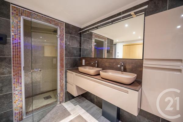 Appartement F4 à vendre  5 pièces - 74 m2 GRIMAUD - 83