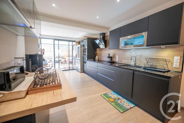 Appartement F4 à vendre  5 pièces - 74 m2 GRIMAUD - 83