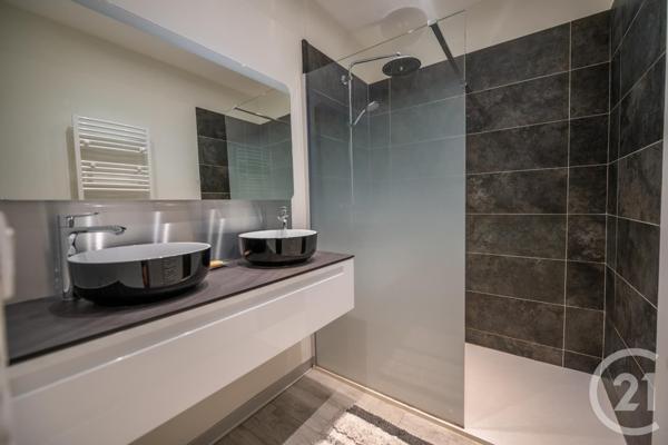 Appartement F4 à vendre  5 pièces - 74 m2 GRIMAUD - 83