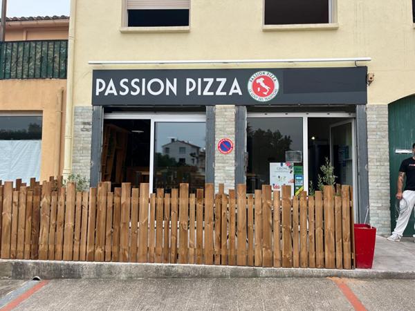 Saint   Cyprien  Village  .   Maison   de 100m² environ   +   Local  commercial