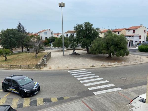 Saint   Cyprien  Village  .   Maison   de 100m² environ   +   Local  commercial