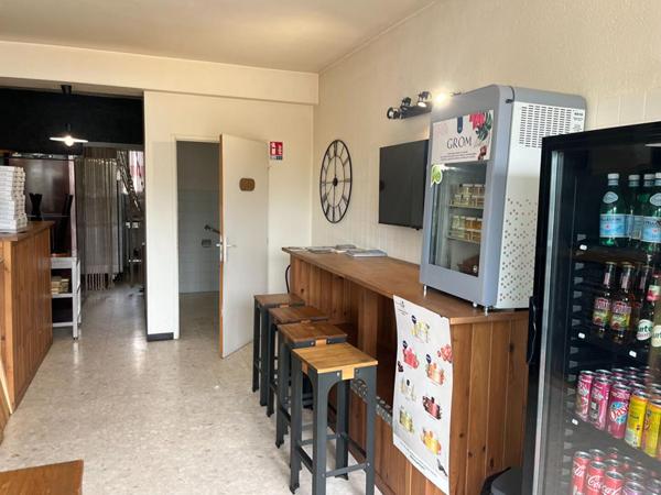 Saint   Cyprien  Village  .   Maison   de 100m² environ   +   Local  commercial