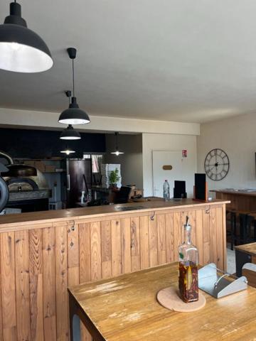 Saint   Cyprien  Village  .   Maison   de 100m² environ   +   Local  commercial