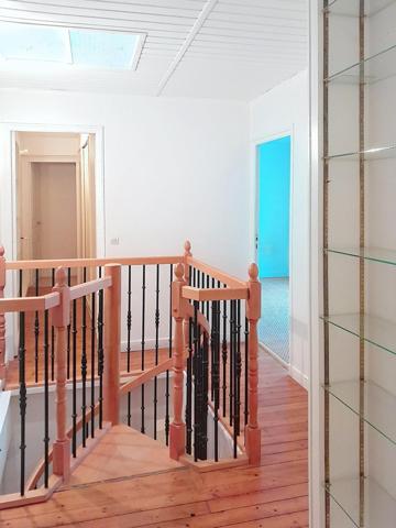 Dunois, Gare à pied. Très bon emplacement. Duplex 5 pièces, 4 chambres avec grand garage et grande cave. Divisible en 2 appartements indépendants.