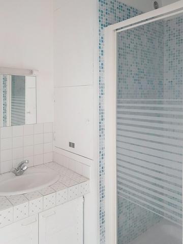 Dunois, Gare à pied. Très bon emplacement. Duplex 5 pièces, 4 chambres avec grand garage et grande cave. Divisible en 2 appartements indépendants.