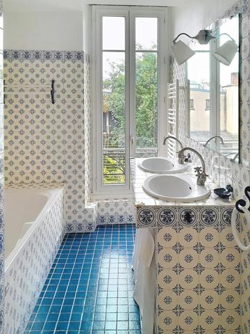 Dunois, Gare à pied. Très bon emplacement. Duplex 5 pièces, 4 chambres avec grand garage et grande cave. Divisible en 2 appartements indépendants.