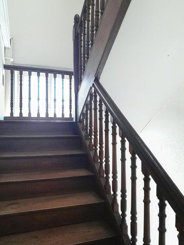 Dunois, Gare à pied. Très bon emplacement. Duplex 5 pièces, 4 chambres avec grand garage et grande cave. Divisible en 2 appartements indépendants.