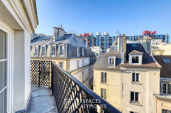 Appartement rénové avec balcon filant au coeur du Marais historique