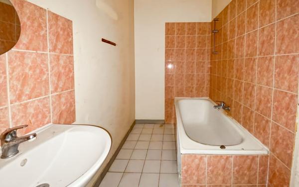 Maison à vendre    4 pièces •  Oraison