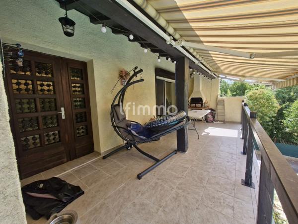 Maison familiale 98m² avec piscine et grands garages – Montazels