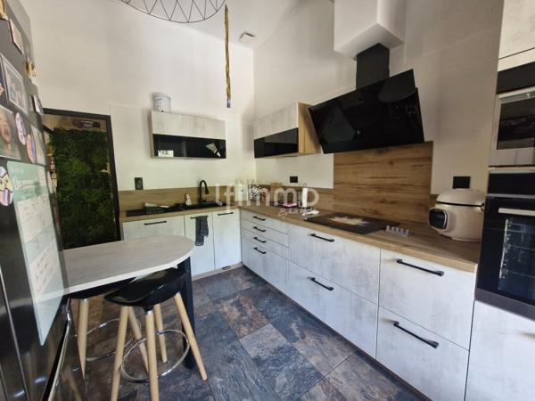 Maison familiale 98m² avec piscine et grands garages – Montazels