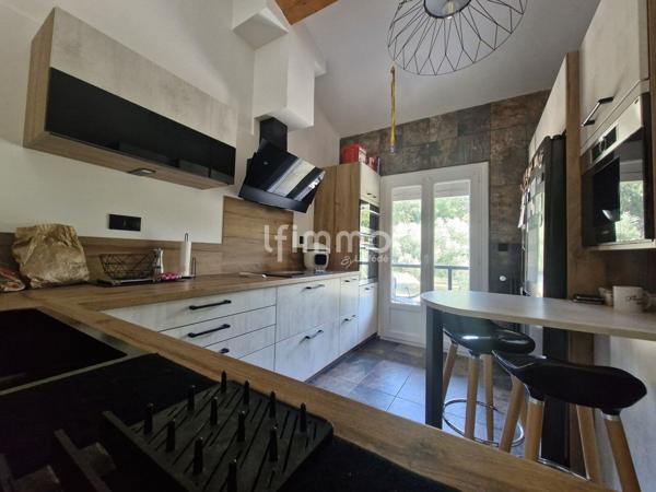 Maison familiale 98m² avec piscine et grands garages – Montazels