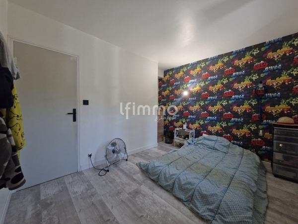 Maison familiale 98m² avec piscine et grands garages – Montazels