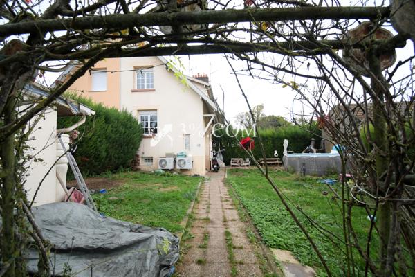Maison de 86 m² à rénover avec 3 chambres, séjour de 34m², jardin et garage a Pompey (54). Pompey (54340)